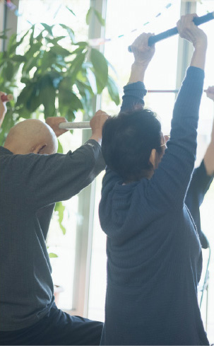 健康のためには欠かせません！棒を使った体操